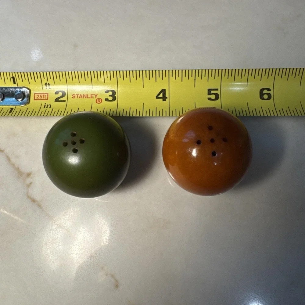 Vintage Bakelite Green & butterscotch Art Deco Ball Salt & Pepper Shakers